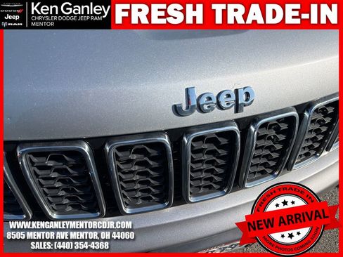Used 2017 Jeep Grand Cherokee Limited AWD/4WD image 13