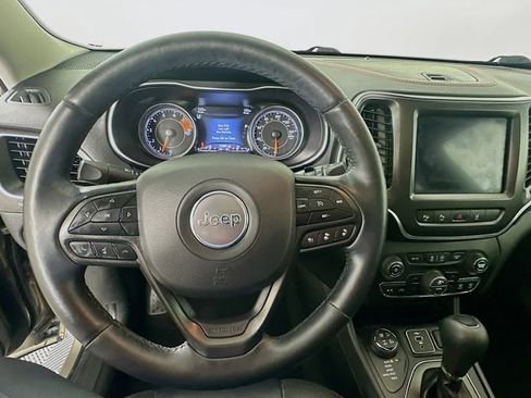 Used 2019 Jeep Cherokee Trailhawk image 11