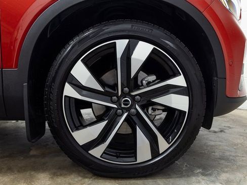 Used 2024 Volvo XC40 B5 Ultimate w/ Protection Package Premier image 29