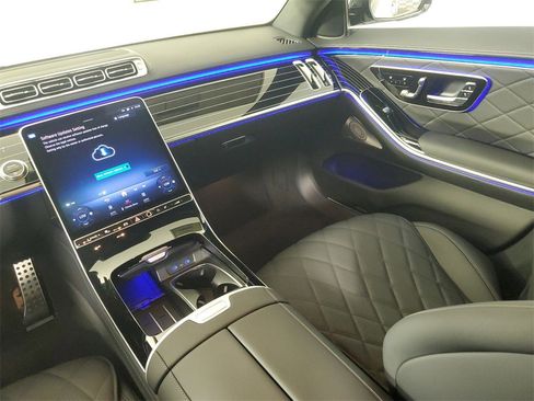 Used 2025 Mercedes-Benz S 580 4MATIC Sedan image 16