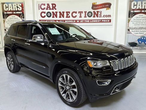 Used 2018 Jeep Grand Cherokee Overland w/ Trailer Tow Group IV RWD image 2