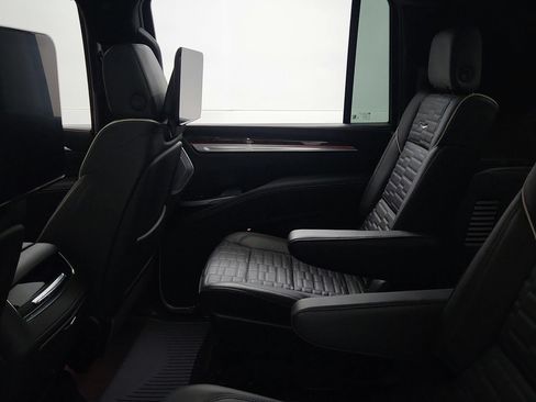 Certified 2025 Cadillac Escalade ESV Sport Platinum AWD/4WD image 21