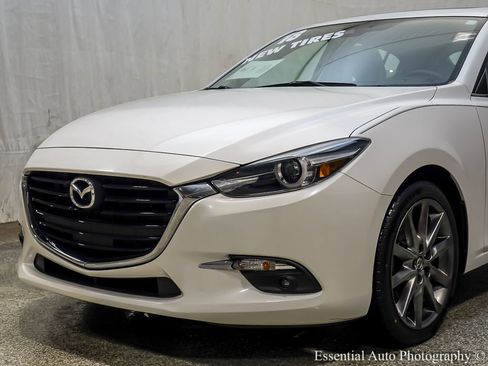 Used 2018 MAZDA MAZDA3 Grand Touring image 4