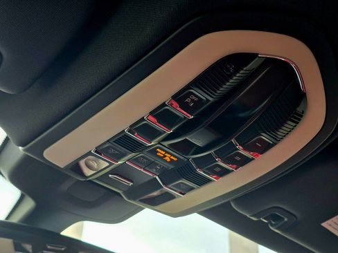 Used 2015 Porsche Panamera S image 19