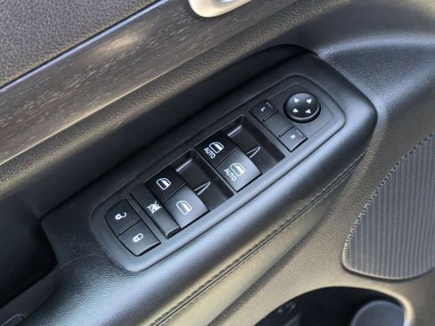 Used 2018 Jeep Grand Cherokee Laredo RWD image 11