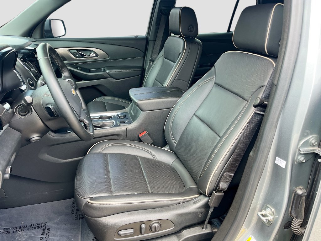 Used 2023 Chevrolet Traverse Premier FWD image 22