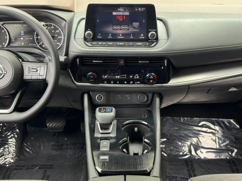 Used 2022 Nissan Rogue SV FWD image 21