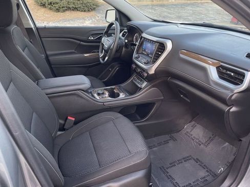 Used 2023 GMC Acadia SLE w/ Driver Convenience Package image 17