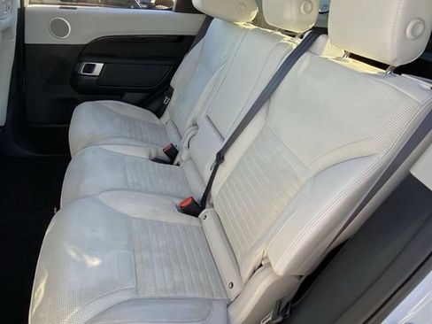 Used 2025 Land Rover Discovery S image 26