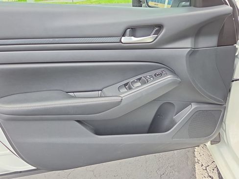 Used 2025 Nissan Altima 2.5 SV FWD image 12