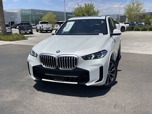 New 2026 BMW X5 xDrive40i w/ M Sport Package AWD/4WD image 3