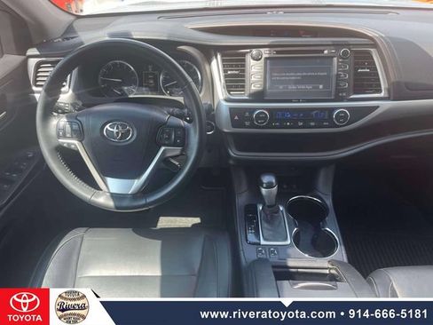 Used 2015 Toyota Highlander XLE AWD/4WD image 16