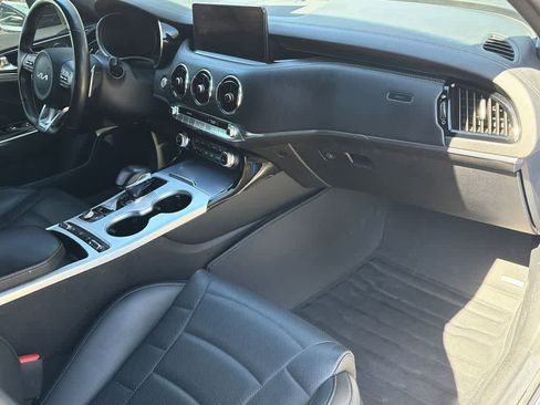 Used 2022 Kia Stinger GT2 image 13