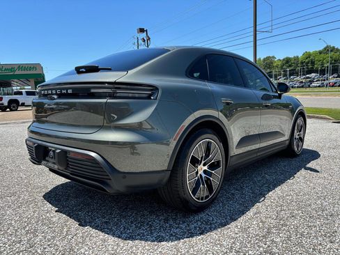 Used 2025 Porsche Macan 4 Electric AWD/4WD image 6