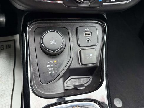 Used 2020 Jeep Compass Limited image 23