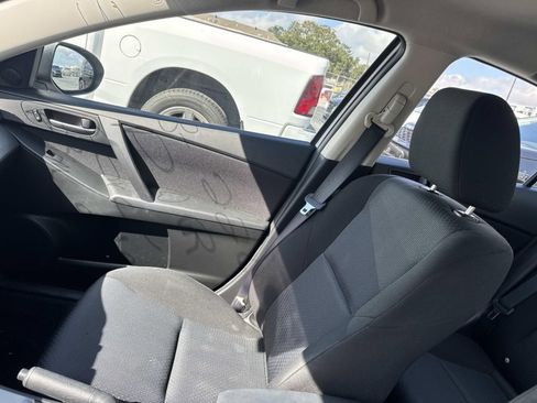 Used 2010 MAZDA MAZDA3 i Touring image 15