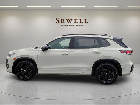Used 2026 Volkswagen Tiguan SE R-Line FWD image 2