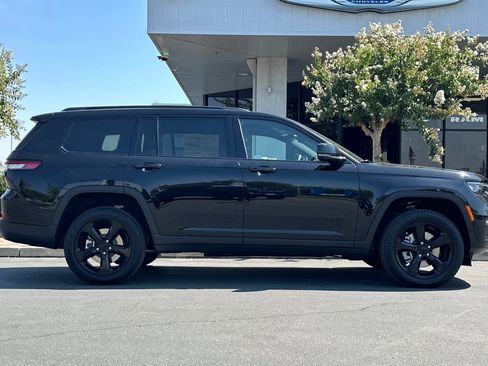 New 2025 Jeep Grand Cherokee L Limited w/ Luxury Tech Group II image 3