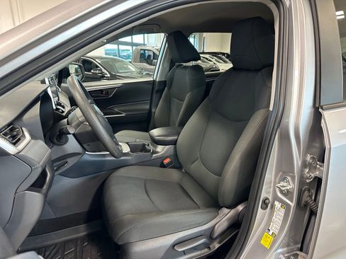 Used 2025 Toyota RAV4 LE AWD/4WD image 13
