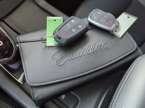 Used 2017 Cadillac XT5 Luxury image 34