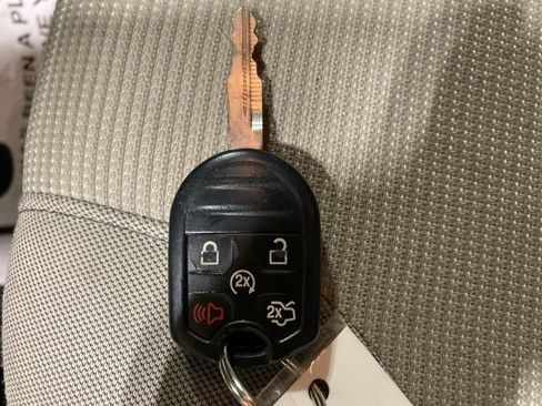 Used 2013 Ford Taurus SEL image 26