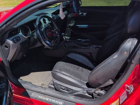 Used 2022 Ford Mustang Premium RWD image 10