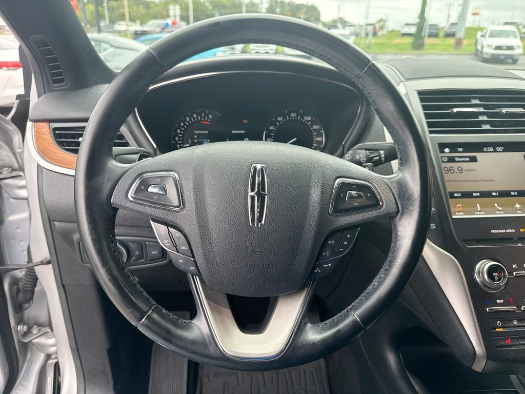 Used 2017 Lincoln MKC Select w/ Select Plus Package AWD/4WD image 16