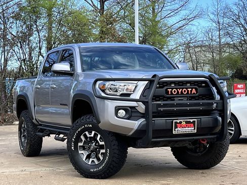 Used 2021 Toyota Tacoma TRD Off-Road w/ Technology Package image 2