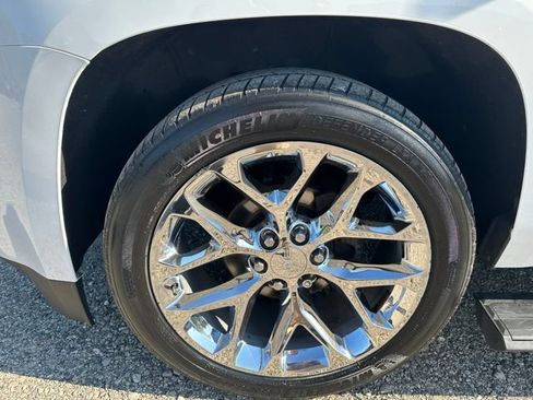 Used 2020 GMC Yukon XL Denali w/ Denali Ultimate Package AWD/4WD image 12
