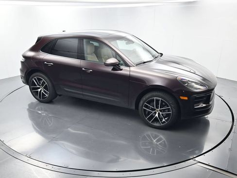 Certified 2025 Porsche Macan AWD/4WD image 43