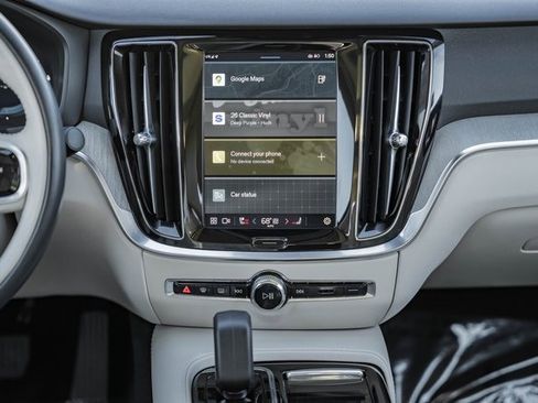 Used 2023 Volvo S60 T8 Plus image 19