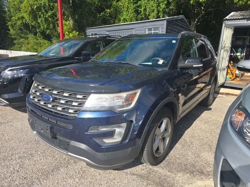 Used 2017 Ford Explorer XLT w/ Equipment Group 202A AWD/4WD image 2