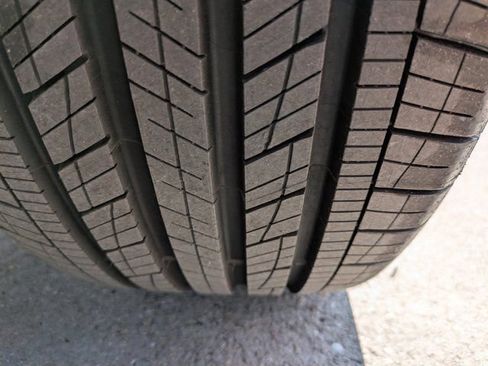 Used 2022 Volkswagen Atlas Cross Sport SE image 12