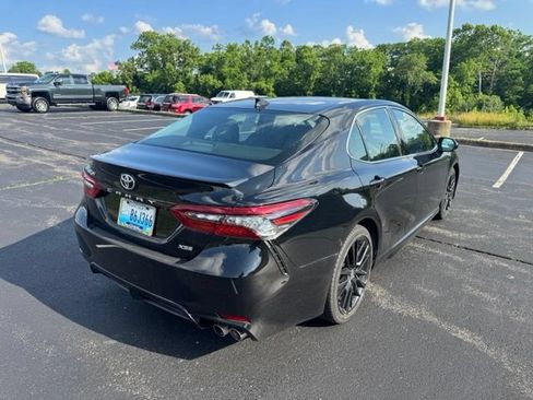 Used 2022 Toyota Camry XSE FWD image 3