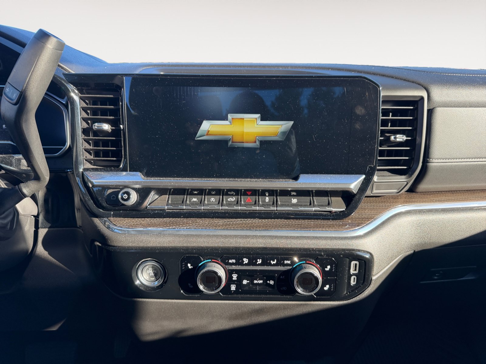 Used 2024 Chevrolet Silverado 1500 LT AWD/4WD image 11