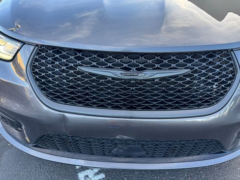 Used 2021 Chrysler Pacifica Touring w/ S Appearance Package image 23