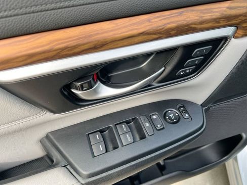 Used 2019 Honda CR-V Touring image 11