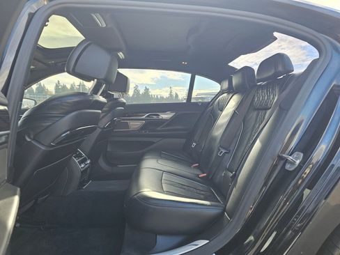 Used 2022 BMW 750i xDrive w/ M Sport Package image 19