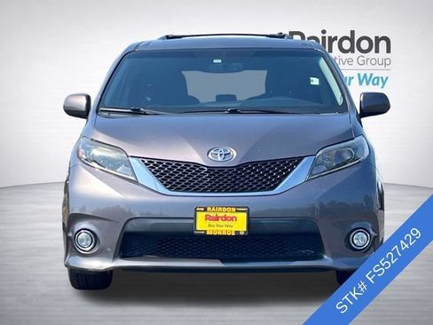 Used 2015 Toyota Sienna SE w/ SE Preferred Package FWD image 3