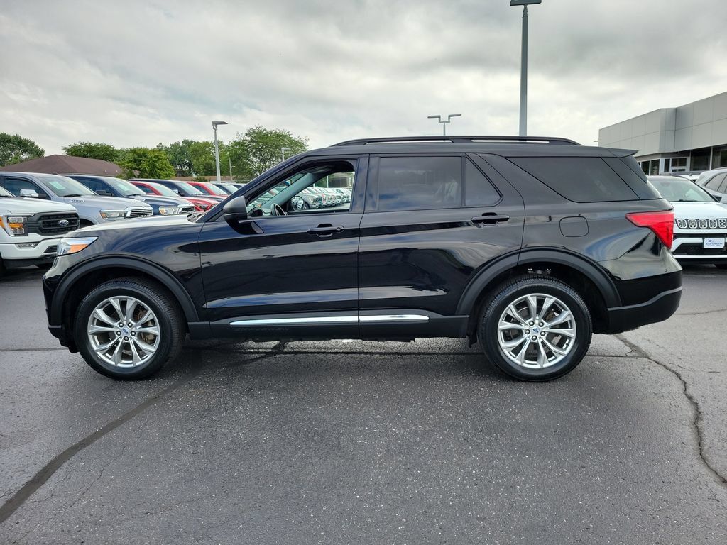 Certified 2023 Ford Explorer XLT w/ Equipment Group 202A AWD/4WD image 7