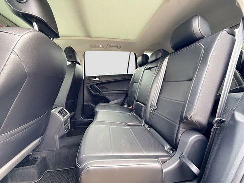 Used 2021 Volkswagen Tiguan SE w/ Panoramic Sunroof Package image 25