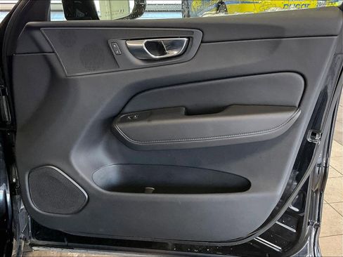 Used 2024 Volvo XC60 B5 Plus image 12