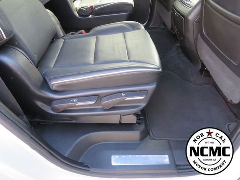 Used 2023 Cadillac Escalade Premium Luxury AWD/4WD image 59