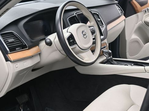 Used 2021 Volvo XC90 T6 Momentum w/ Advanced Package image 7