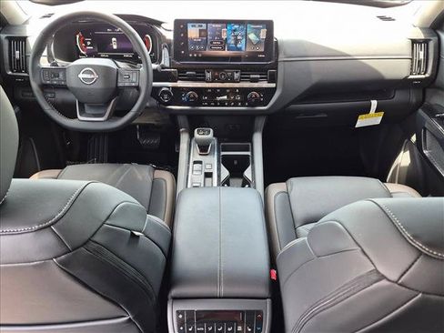 Used 2026 Nissan Pathfinder Platinum FWD image 16