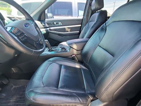 Used 2016 Ford Explorer XLT w/ Equipment Group 202A FWD image 2