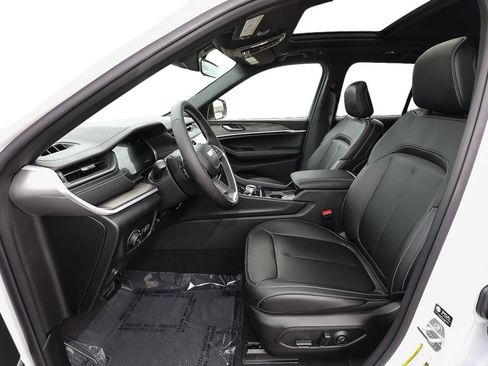 New 2026 Jeep Grand Cherokee Limited w/ Limited Altitude Package AWD/4WD image 10
