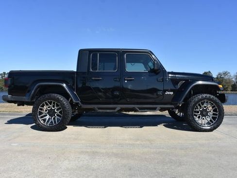 Used 2020 Jeep Gladiator Overland image 3