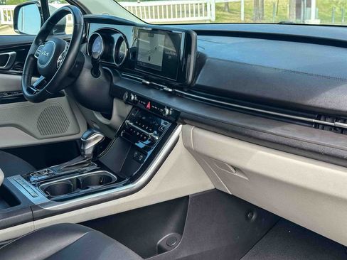 Used 2022 Kia Carnival EX FWD image 22
