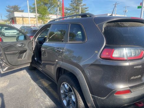 Used 2019 Jeep Cherokee Trailhawk AWD/4WD image 12